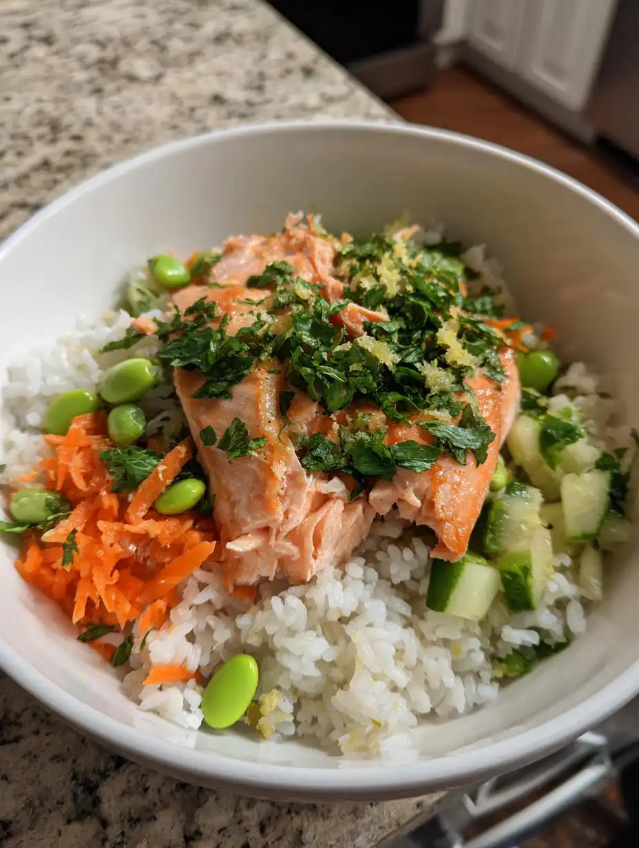 Healthy salmon rice bowl - detail 2