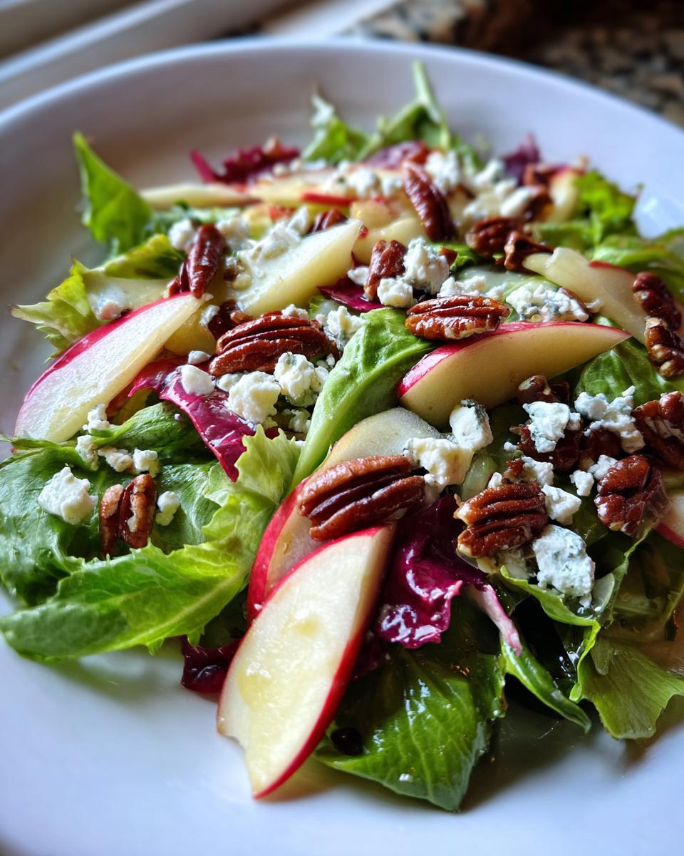 Apple pecan salad - detail 1
