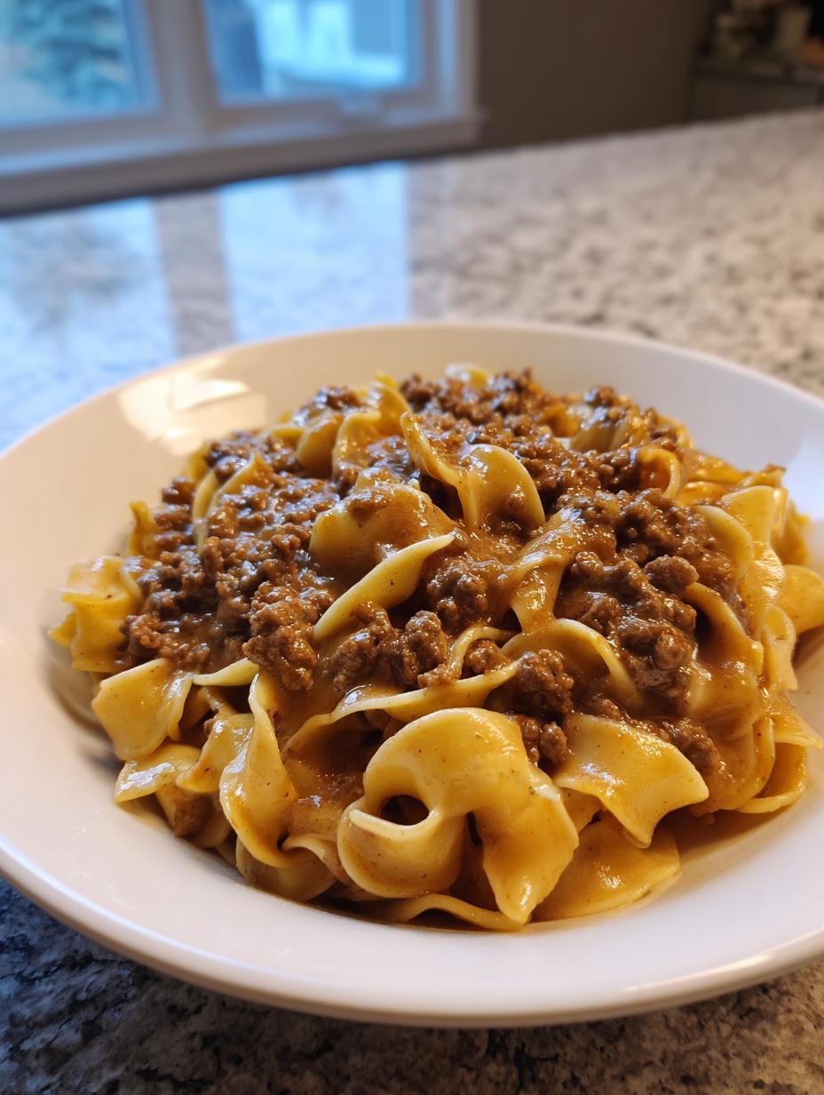 Creamy Beef and Noodles with Garlic Gravy - detail 1